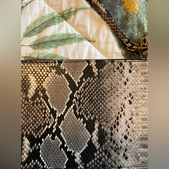 G.H. Bass & Company Snakeskin print wristlet - Picture 5 of 5